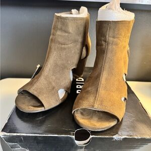 Torrid olive colored mini wedge size 9 1/2 W